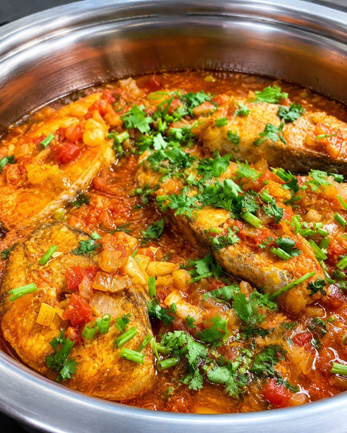 Peixe capixaba ao molho da casa