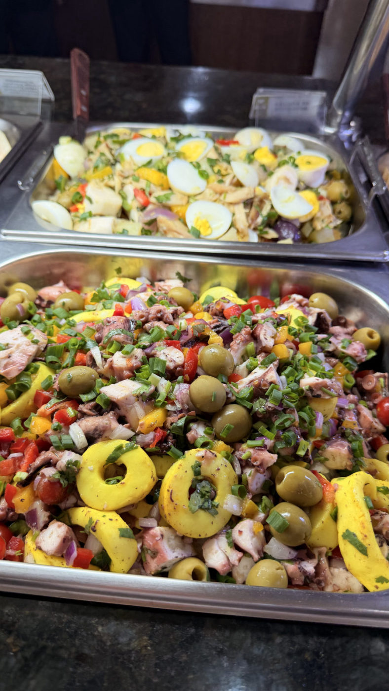 Salada de polvo com azeitonas